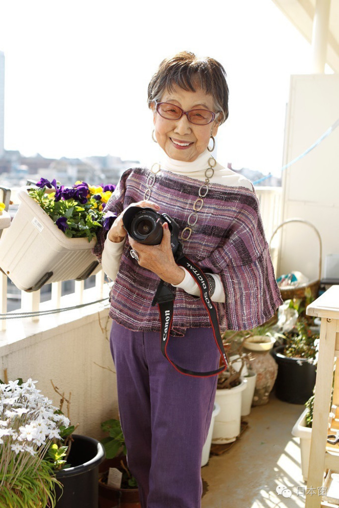 102歲卻自稱女孩，寫書設計還用相機拍遍日本！